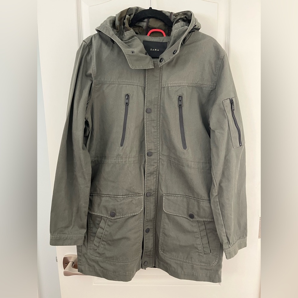 Zara Men’s Khaki Green Lightweight Utility Jacket Leather Zipper Pocket Details